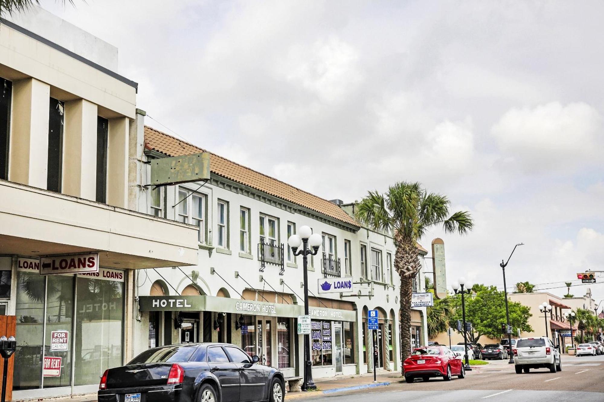 Oyo Historic Cameron Hotel Brownsville I-69E Exterior foto